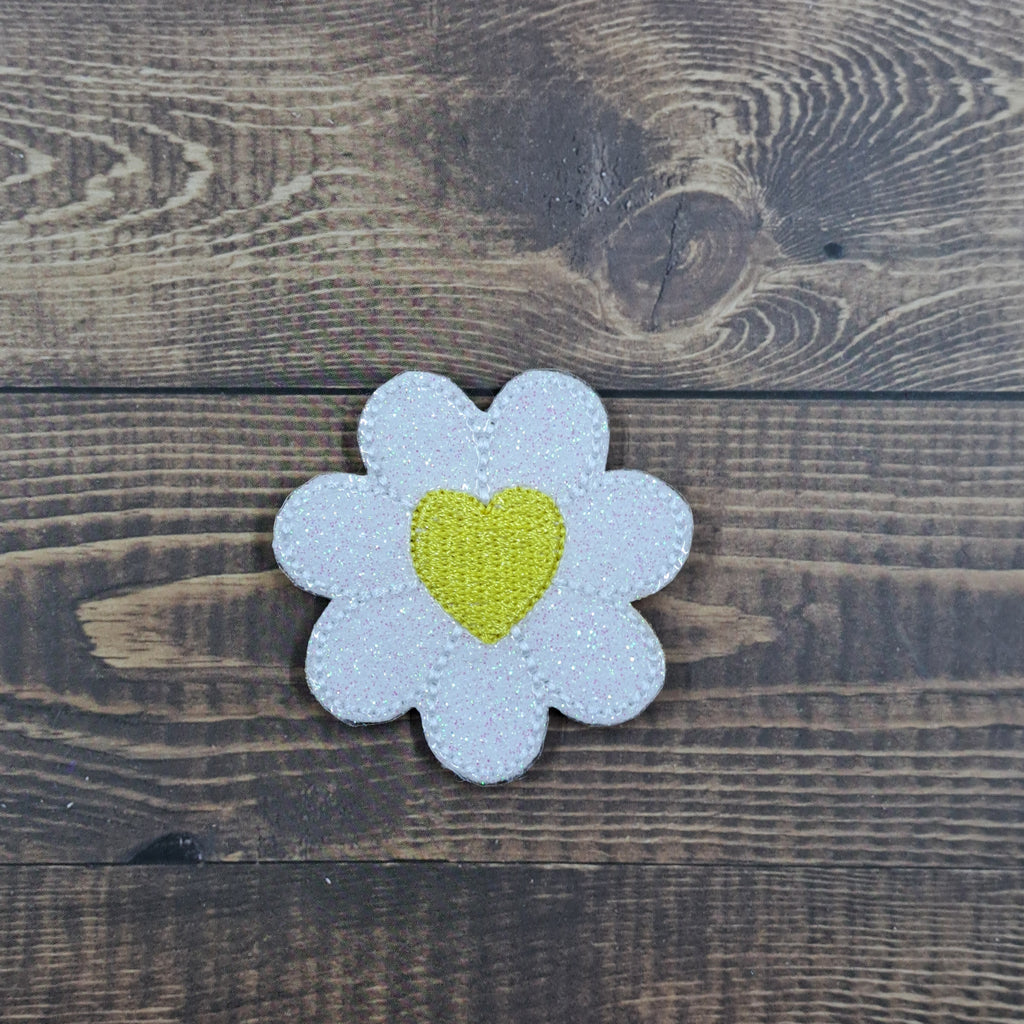 Spring Daisy Heart