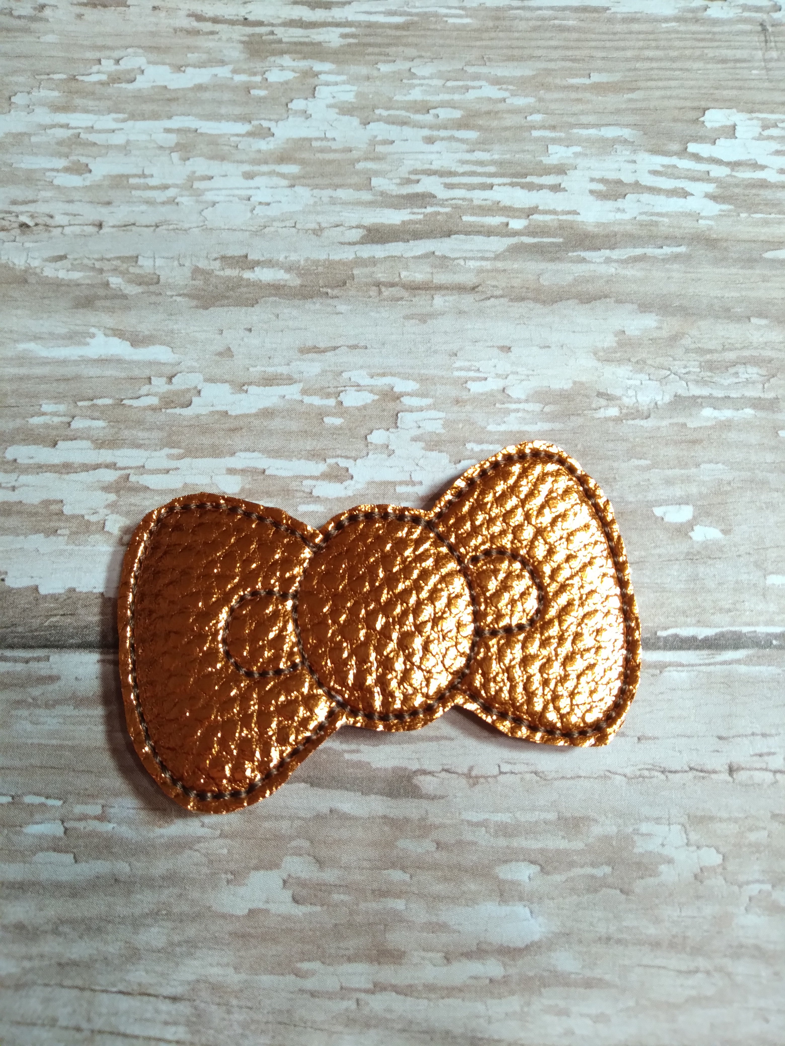 Simple Bow Metallic Pebble