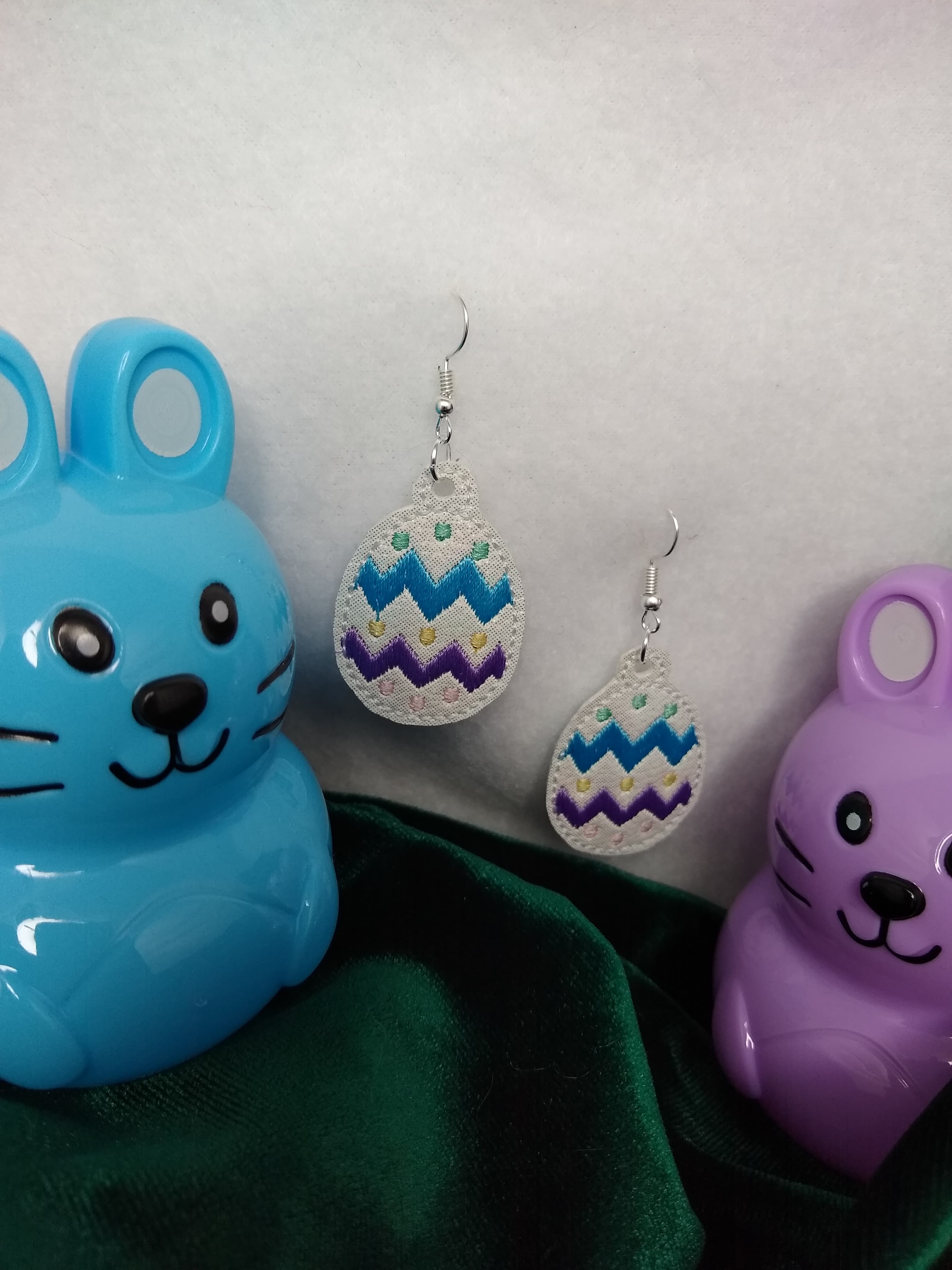 Earrings egg